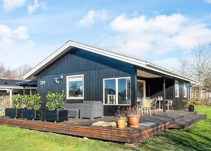 6 Person In Juelsminde *